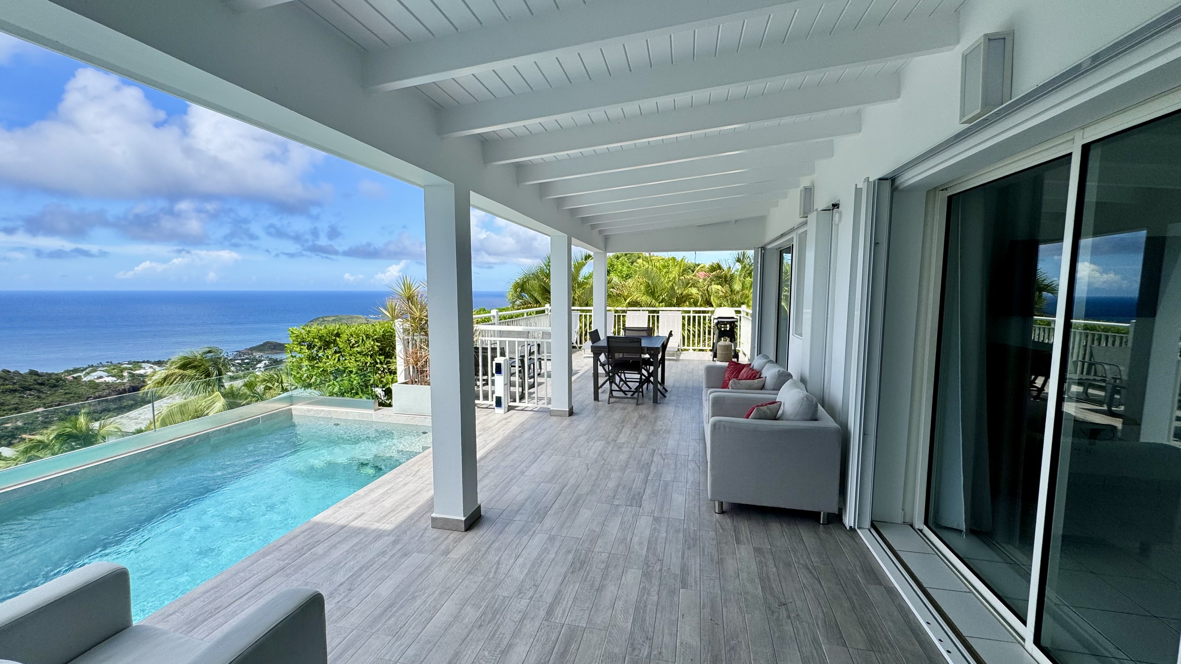 Smell - La Montagne in Deve, St. Barthélemy