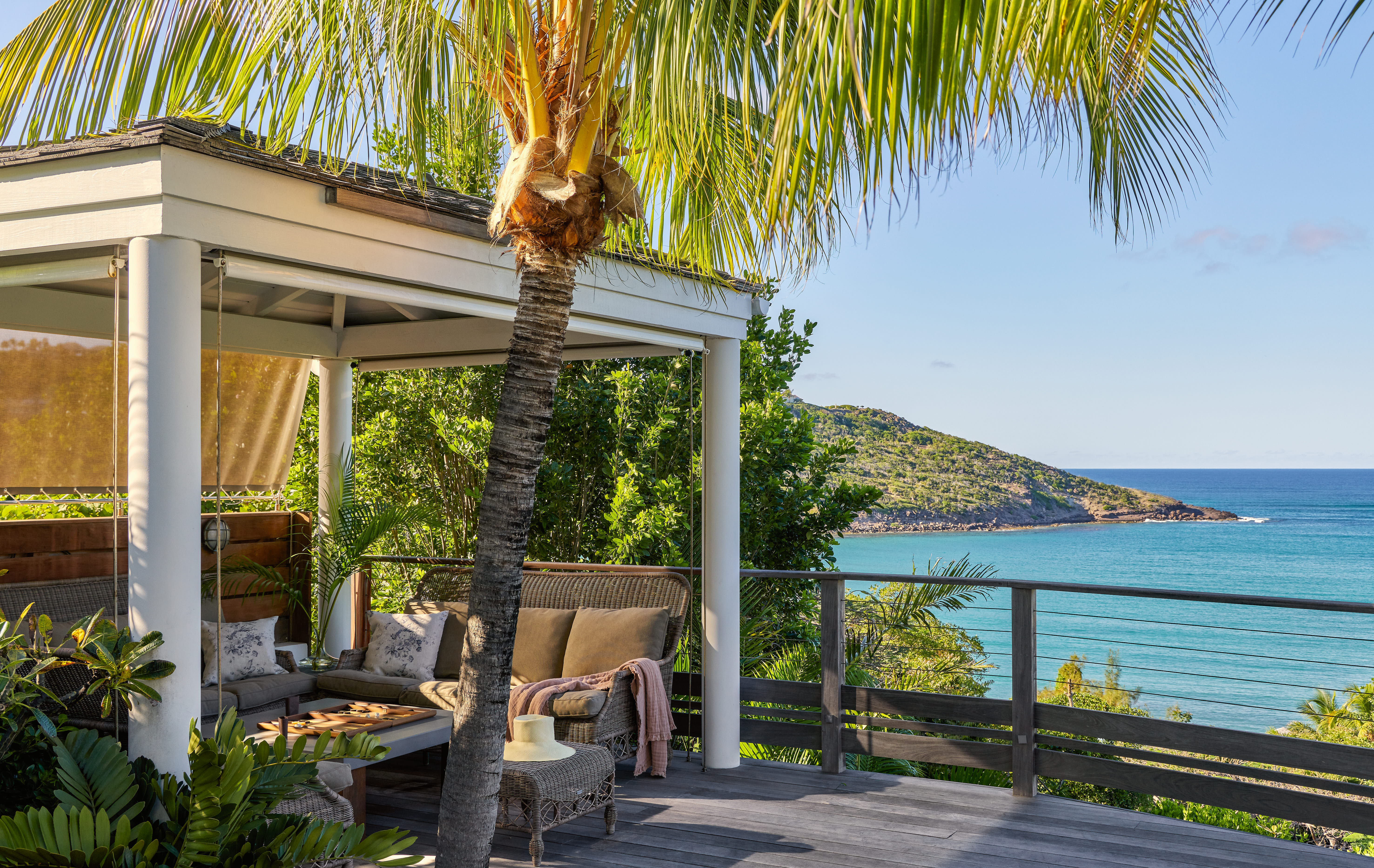 Feel - Mayflower in Marigot, St. Barthélemy