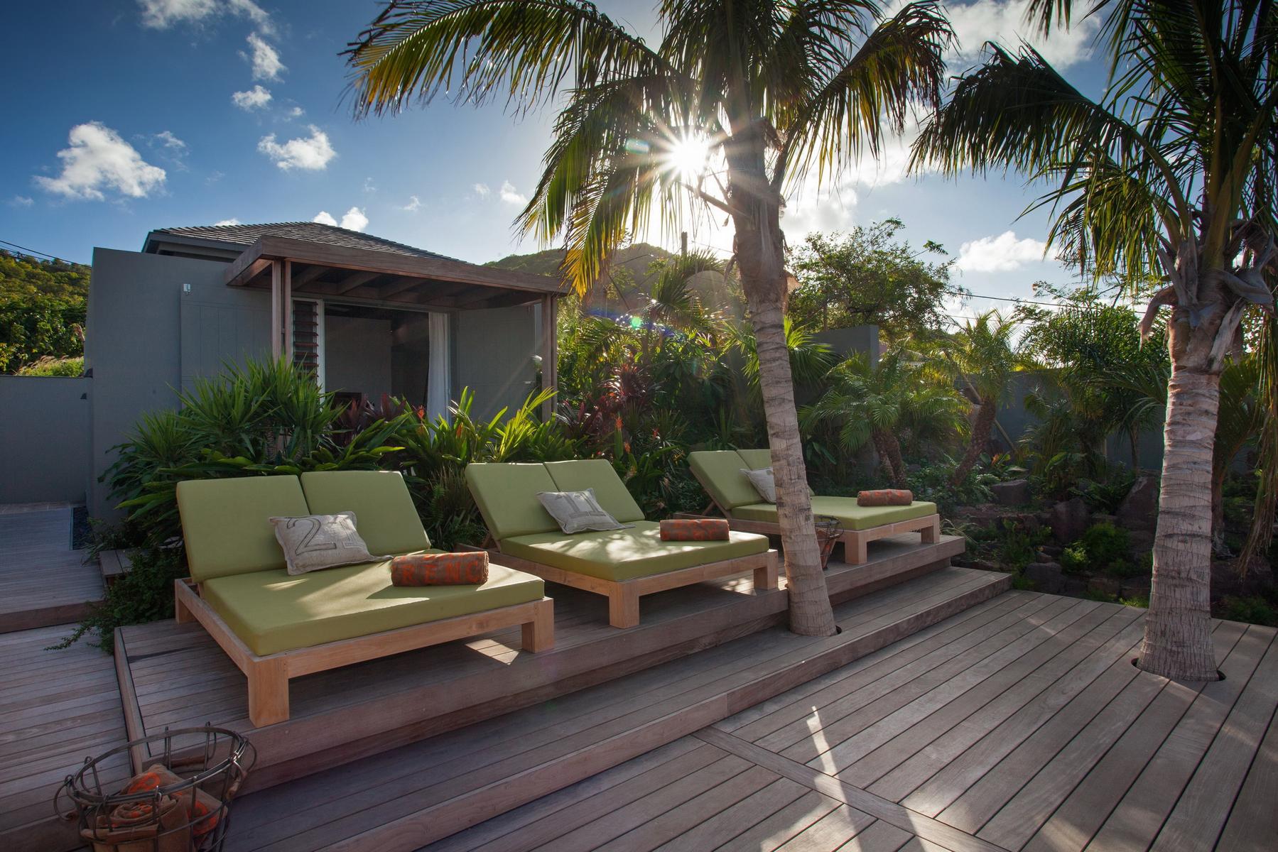 Hear - Imagine in Marigot, St. Barthélemy