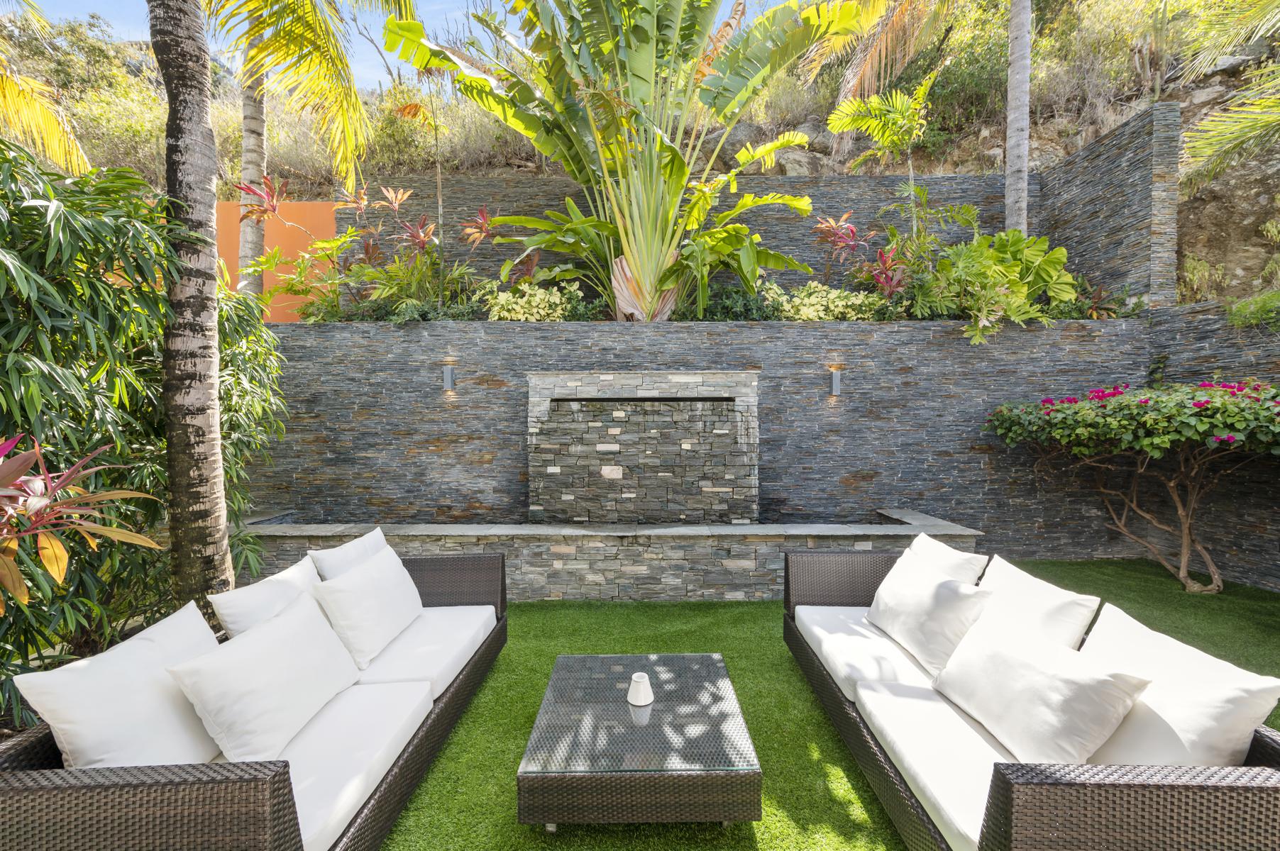 Hear - Grace in Anse des Cayes, St. Barthélemy